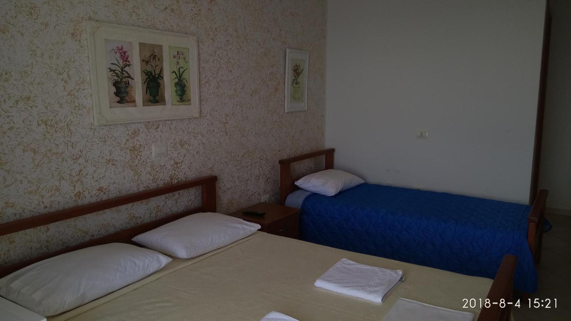 El Doro Rooms เดอร์มี ภายนอก รูปภาพ